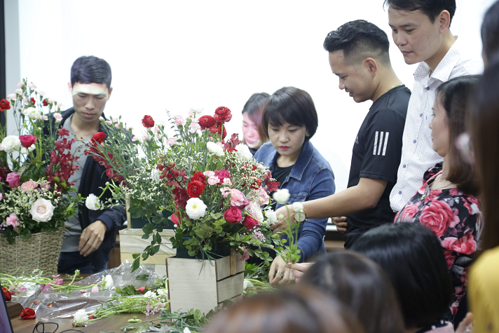 Phương Anh tổ chức chúc mừng ngày Quốc tế Phụ nữ 8/3 11 thi cam hoa 1